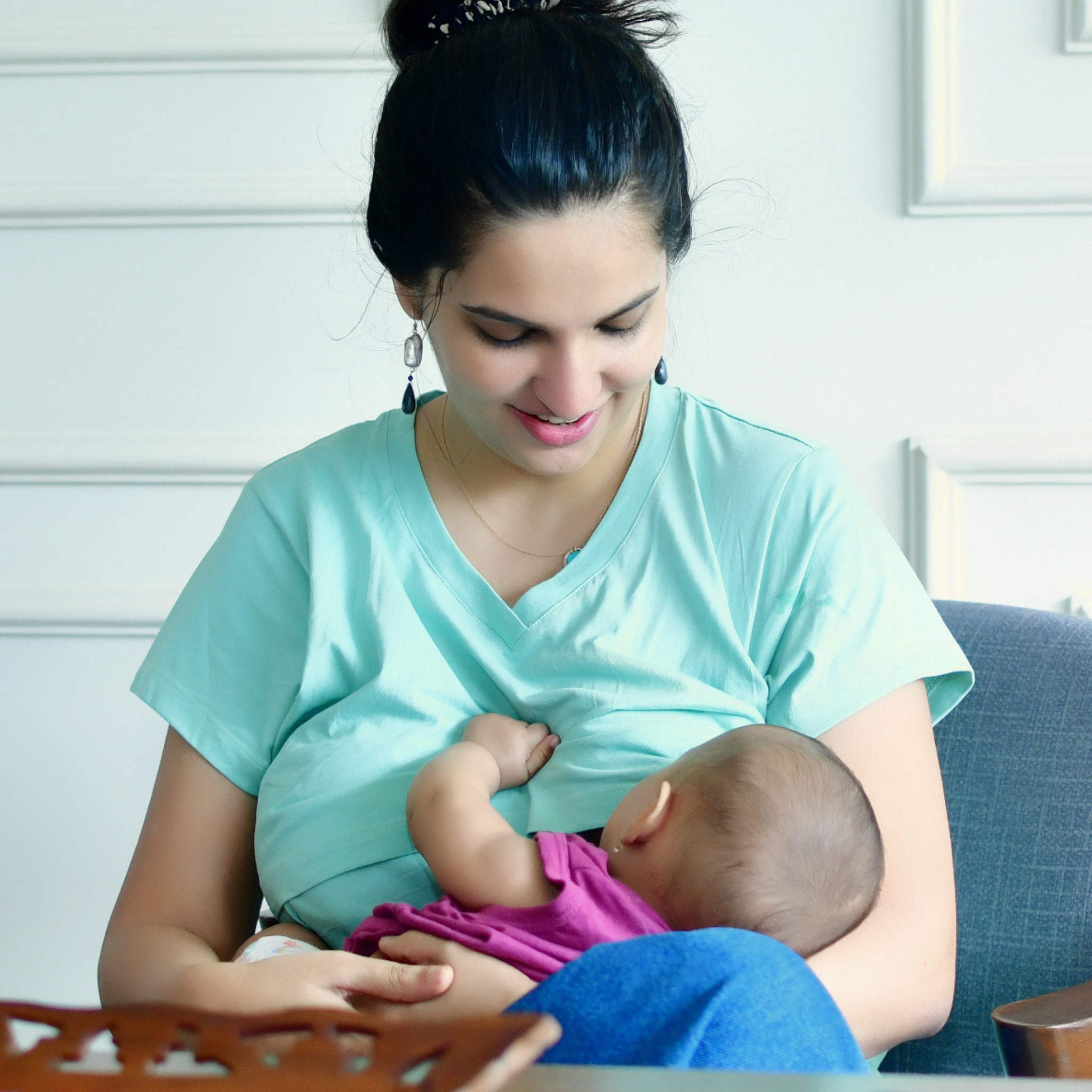 Breastfeeding T-shirt With Short sleeves and V neck